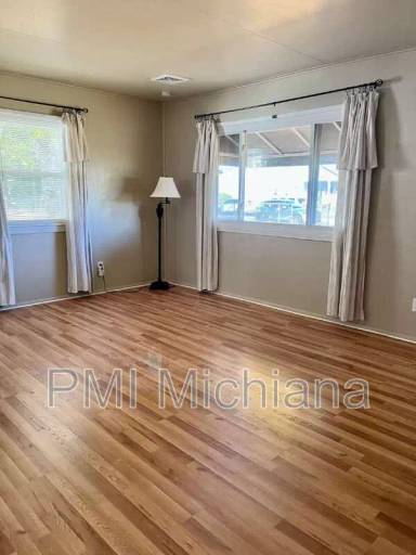 Main picture of 519 Grand Blvd