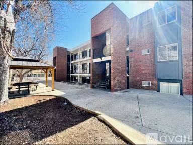 Main picture of 980 S Dexter St