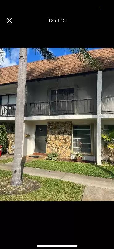 Main picture of 5237 SW 40th Ave