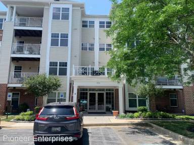 Main picture of 4550 Chaucer Way