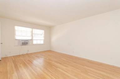 Main picture of 11101 Camarillo St