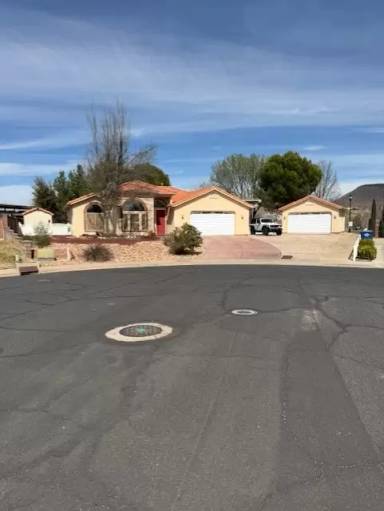 Main picture of 332 S Parkside Cir
