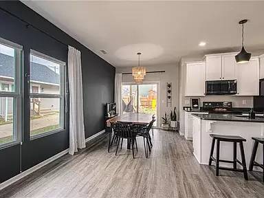 Main picture of 1141 S Main St