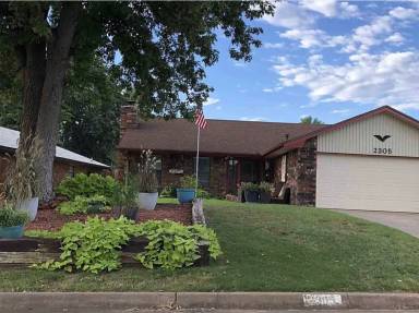 Main picture of 2305 Heritage Trl