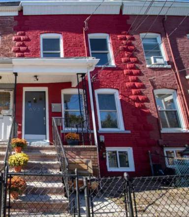 Main picture of 693 Chestnut St