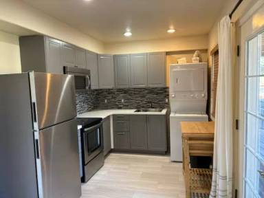 Main picture of 61 W Surrey Dr