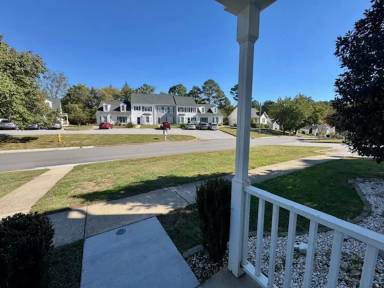 Main picture of 813 Saint Catherines Dr