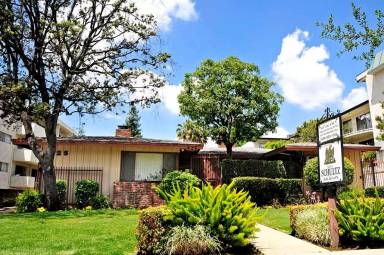 Main picture of 425 S Los Robles Ave