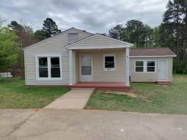 Main picture of 2225 Old Georgia Hwy