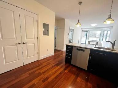 Main picture of 8246 Kew Gardens Rd