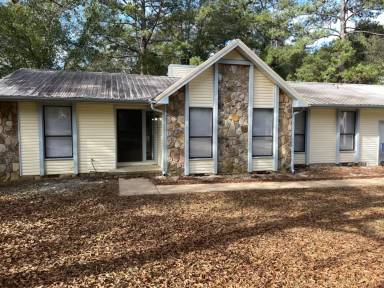 Main picture of 1015 Louise Dr SE