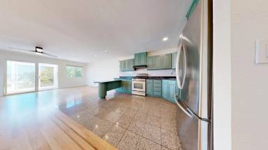 Main picture of 651 University St