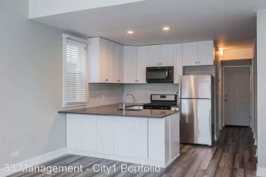 Main picture of 3040 N Southport Ave