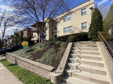 Main picture of 5559 Bartlett St