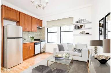 Main picture of 245 W 51st St