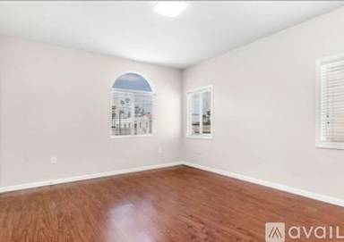 Main picture of 3028 Edgehill Dr