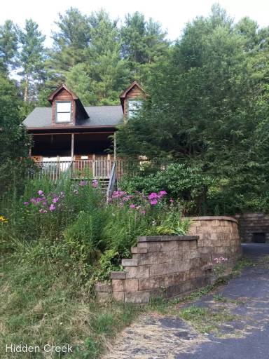 Main picture of 441 Old Glade Rd