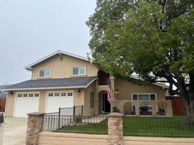 Main picture of 5200 Vista del Oro Way