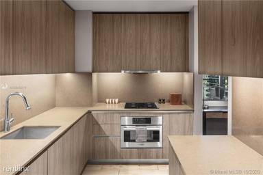 Main picture of 788 Brickell Plz