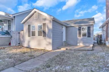 Main picture of 3933 Walsh St