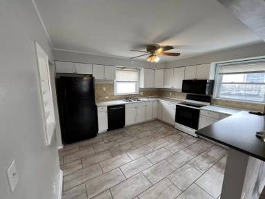 Main picture of 303 8th Ave