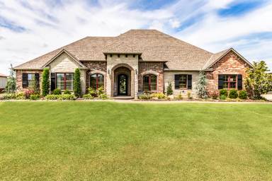 Main picture of 1801 Lohman Cir