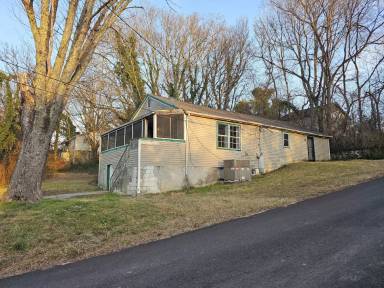 Main picture of 2400 Center Ave