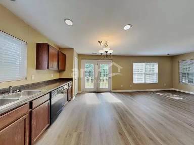 Main picture of 100 Trayesan Dr