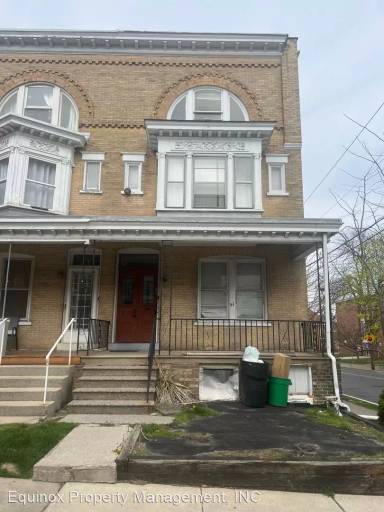 Main picture of 1427 W Walnut St