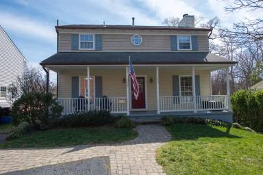 Main picture of 2307 N Lincoln St