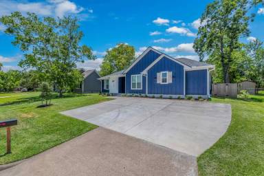 Main picture of 1220 Neal Pickett Dr
