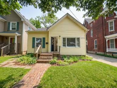 Main picture of 444 N Broadway