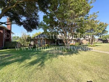 Main picture of 803 Lakeway Dr