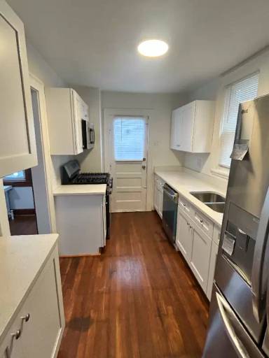 Main picture of 323 Onyx St