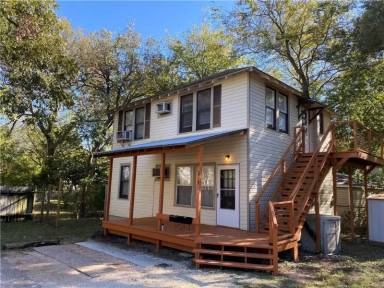 Main picture of 805 E 47th St