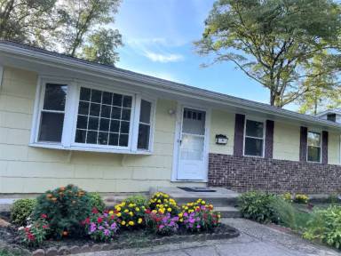 Main picture of 218 Upton St