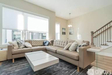 Main picture of 793 Burnside Pl