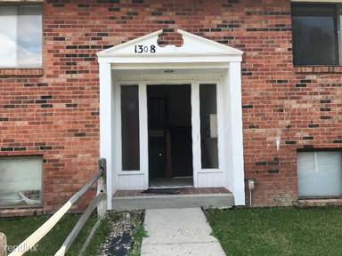 Main picture of 1302 S Lowell St