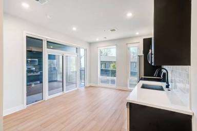 Main picture of 6910 Ridge Ave