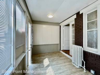 Main picture of 130 E 21st St