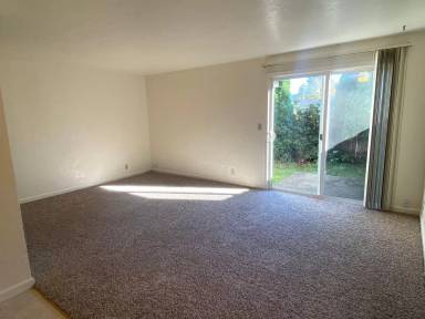 Main picture of 80 S 15th St