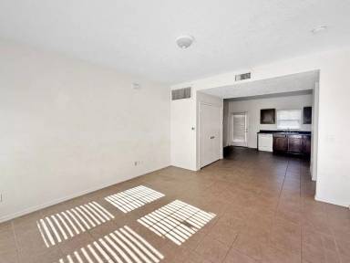 Main picture of 2028 E Arbors Ave