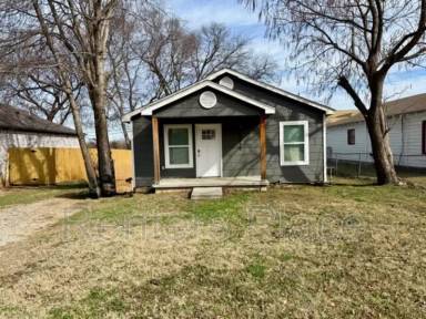 Main picture of 2429 N Rockford Ave