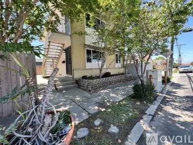 Main picture of 3131 Dwight St
