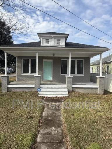 Main picture of 600 N 21st Ave