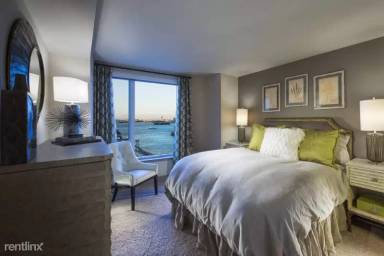 Main picture of 100 Pier 4