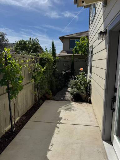 Main picture of 2216 Motta St