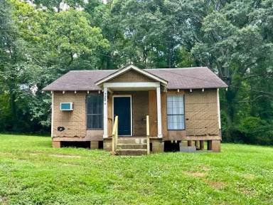 Main picture of 720A Searcy Ave