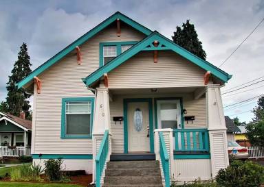 Main picture of 630 NE Lincoln St