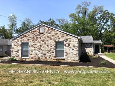 Main picture of 926 Kyle Ave NE